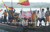 Rakshana Vedikes youth wing stages novel protest against Yettinahole Project